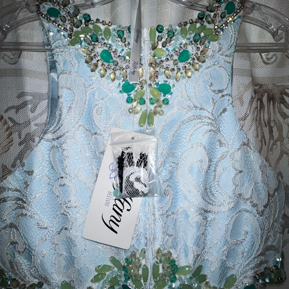 Tiffany Ivory Dress - Picture 6 of 7